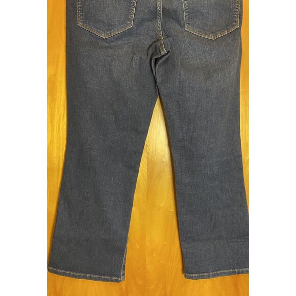 Chaps Mid Rise Crop Kick Jeans Womens 8 Light Wash Blue Stretch Denim - Picture 12 of 12